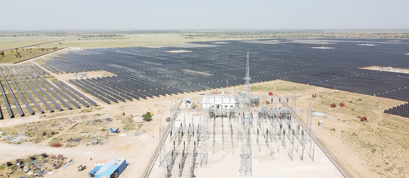Large solar plant in the dry Thar desert